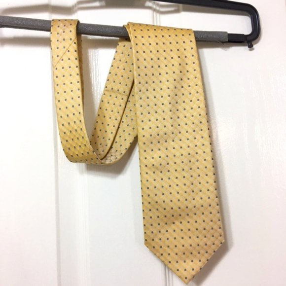 "NWOT" Claiborne, 100% silk, Yellow/Navy blue, Men’s Tie - Picture 1 of 9